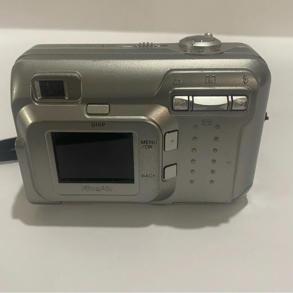 Fujifilm FinePix A210 3.2 MP Digital Camera Silver Fujinon 3x Optical Zoom VTG